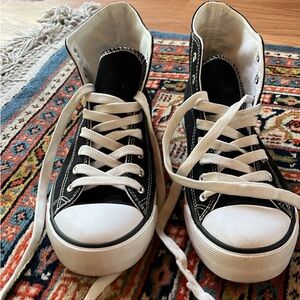 Canvas high tops sneakers